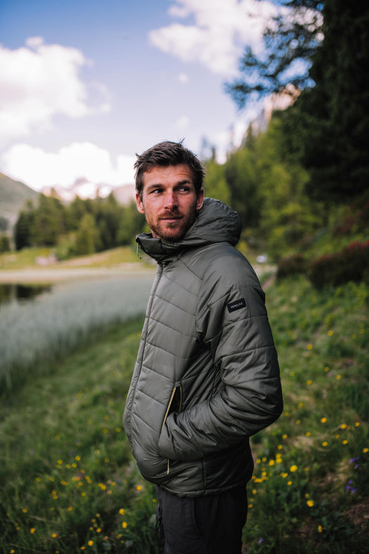Forclaz Men's MT100 Hooded Synthetic Jacket, Image 4 of 14